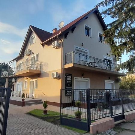 Gabor Aron Apartment Hajduszoboszlo Exterior foto